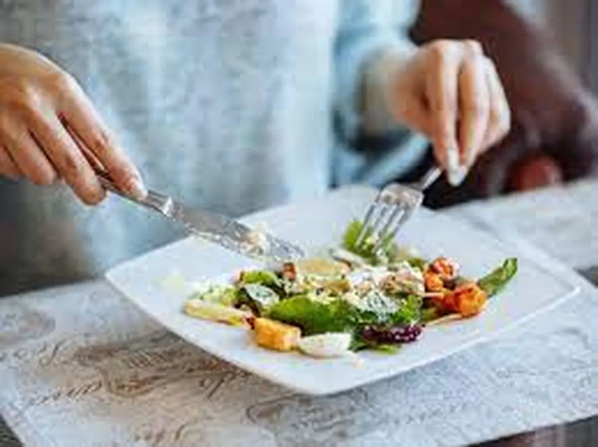  بعد از مزه مزه کردن غذا و آرام غذا خوردن، چه اتفاقی برای بدن می‌افتد؟