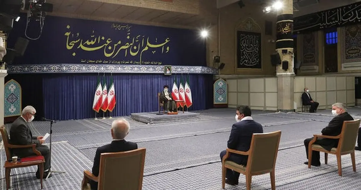 حدیث نوشته شده بر کتیبه حسینیه امام خمینی (ره)/عکس