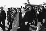 تصویر کمتر دیده شده از محمدرضا پهلوی در کنار یک جانی
