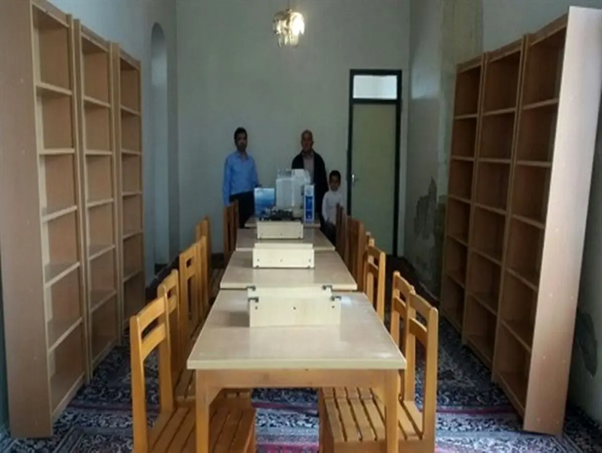 کمک 50 میلیون ریالی به کتابخانه روستای داشخانه