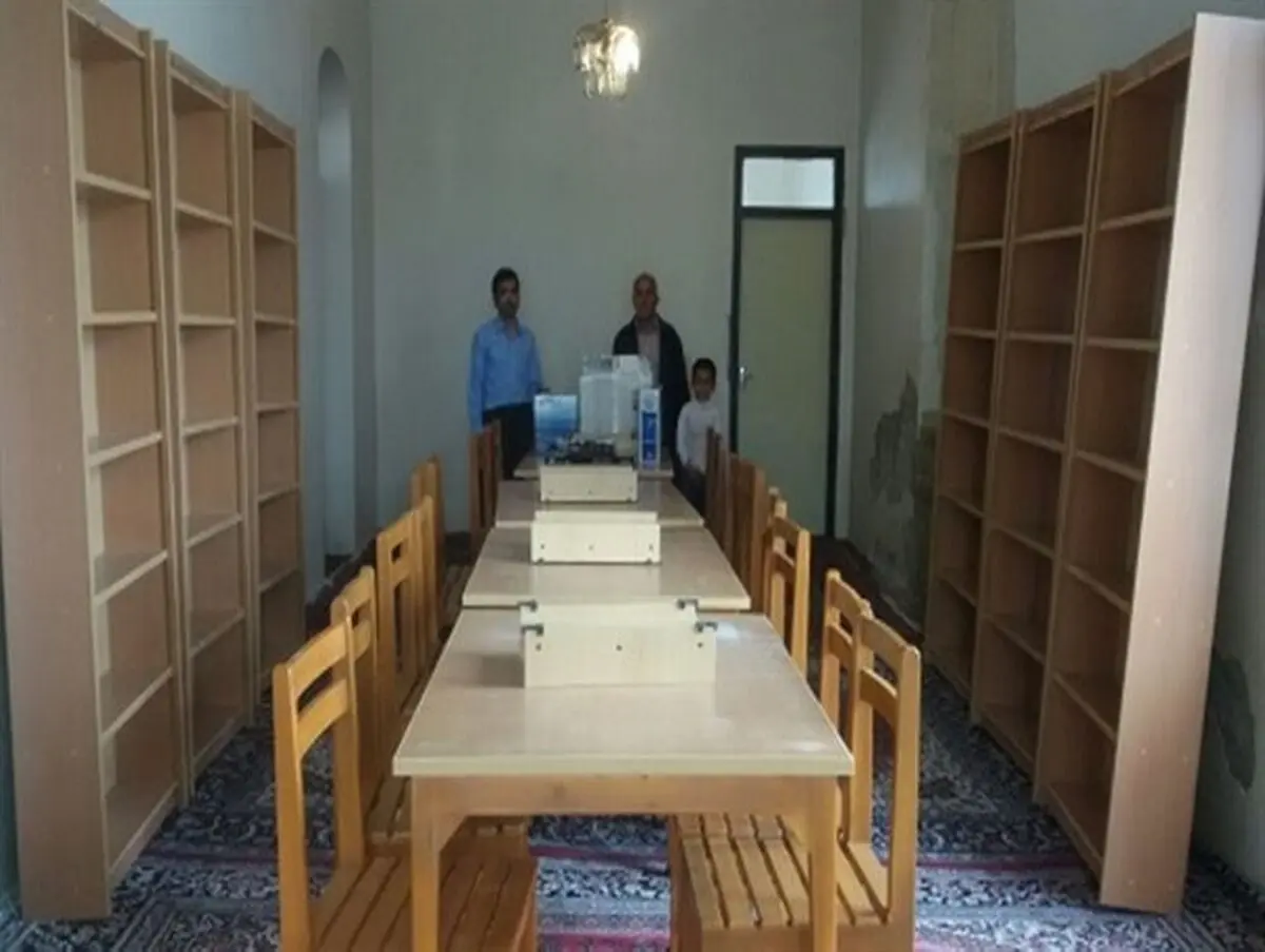 کمک 50 میلیون ریالی به کتابخانه روستای داشخانه