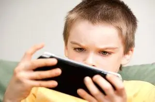خطرات غیرقابل جبران استفاده کودکان و نوجوانان از تلفن همراه