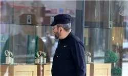 نخست وزیر سابق رژیم صهیونیستی با کلت مخفی در خیابان+تصاویر