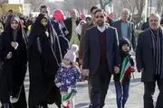 بچه های شهید مالک رحمتی دست در دست پدر+عکس