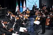 ارکستر ملی ایران به روی صحنه رفت