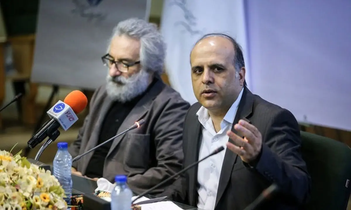 انتقاد دبیرجشن منتقدان از رفتارهای غیرحرفه ای
