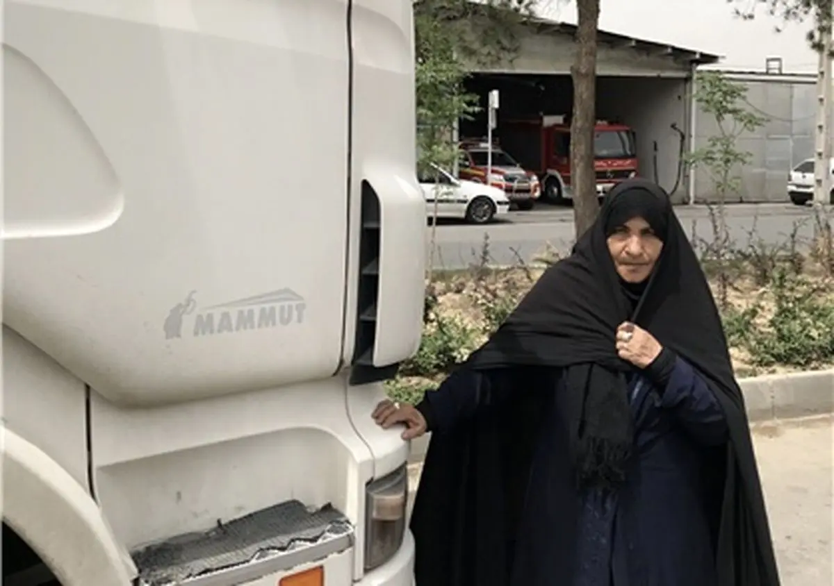 بانویی چادری که سلطان جادههاست