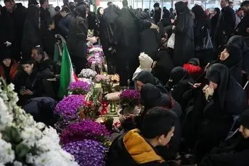 لحظات تحویل سال در گلزار شهدای تهران/گزارش تصویری