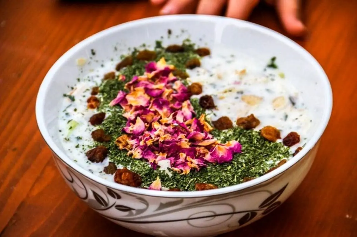 طرز تهیه آب دوغ خیار سنتی مقوی و لذیذ