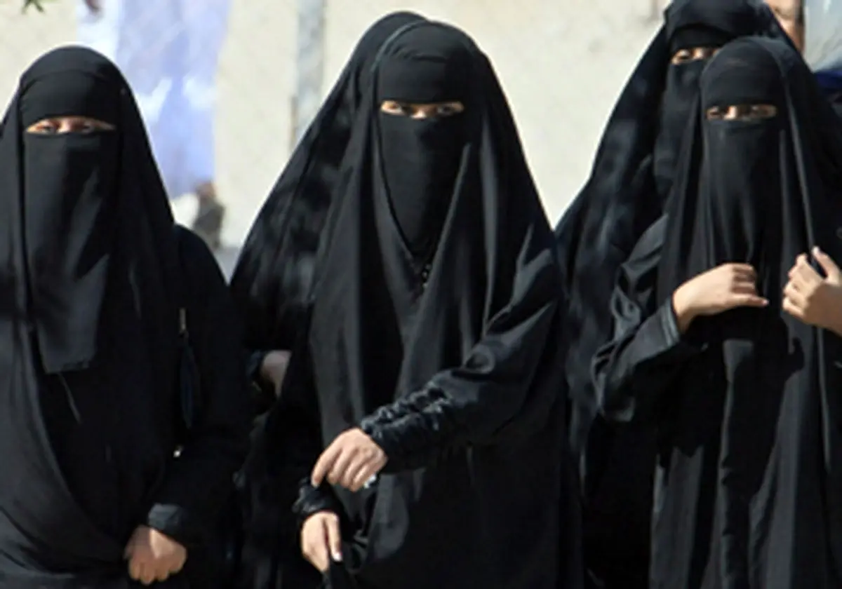 اجازه عربستان به دانشجویان دختر برای ورود به دانشگاهها با تلفن همراه