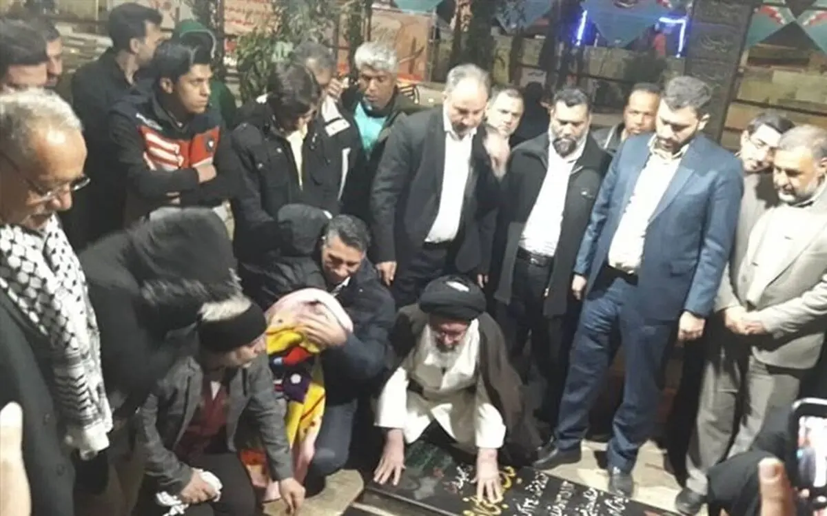  ادای احترام آیت‌الله خاتمی ‌به مقام شامخ ‌شهید سلیمانی + تصاویر 