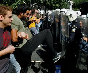 اروپا در اعتصاب و تظاهرات ضد دولتی + تصویر