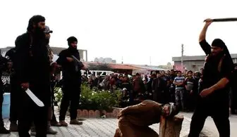 هلاکت جلاد داعش هنگام گردن زدن یک نوجوان