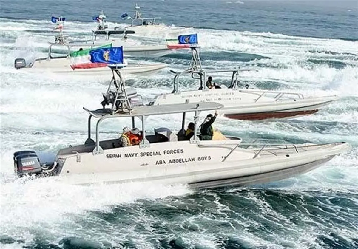 نیروی دریایی سپاه شناورهایی را که تخلف کنند توقیف می کند