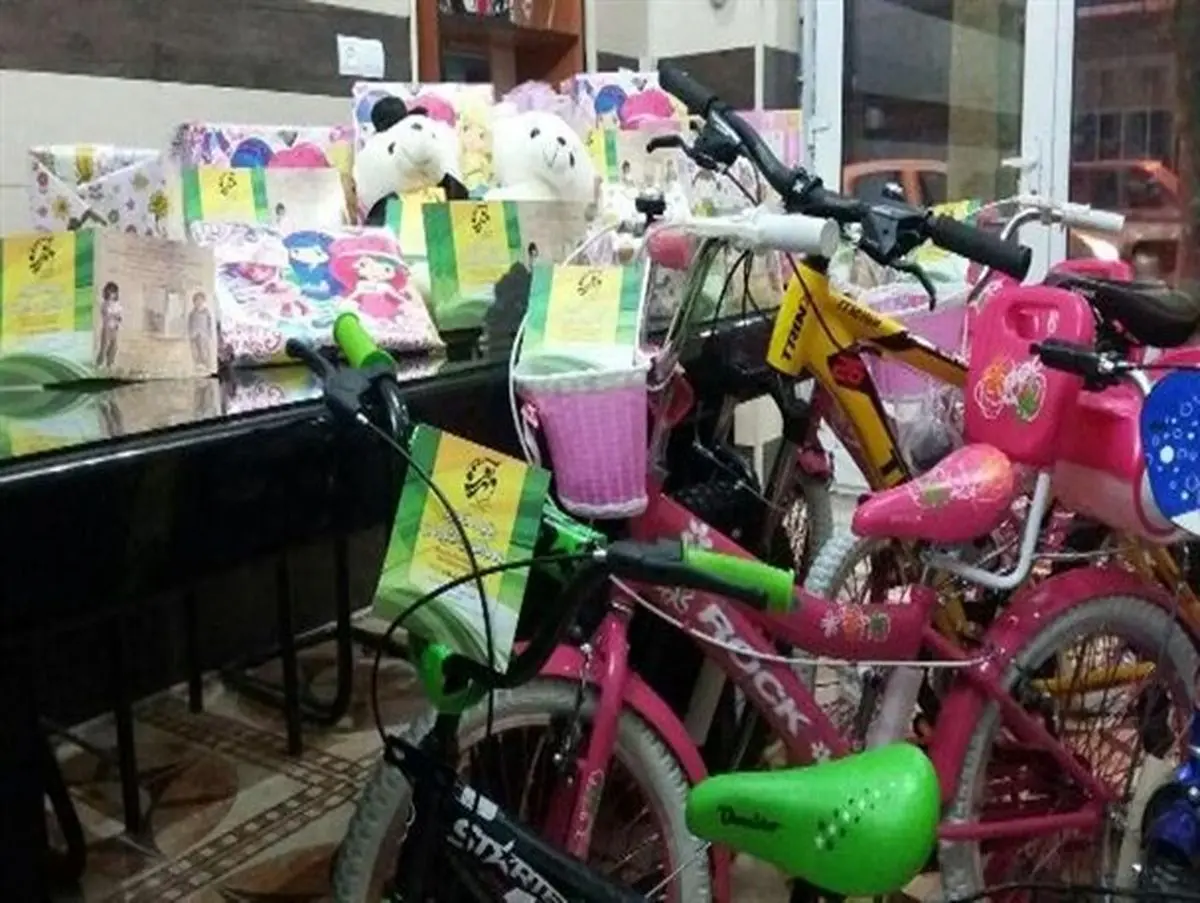 بانوی خیر بیجاری آرزوی 60 دانش آموز بی بضاعت را برآورده کرد