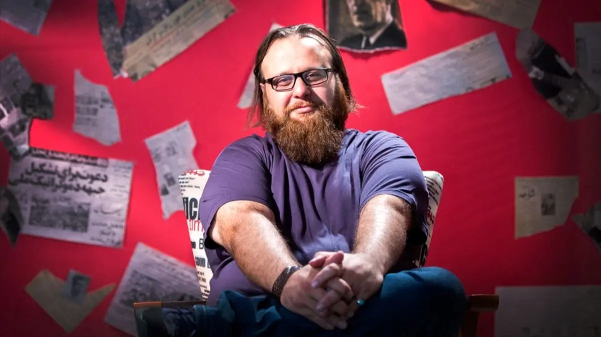  مهدی یزدانی خرم، برنده سیمرغ بلورین بهترین فیلمنامه: به یاد شهدای دوران جنگ این جایزه را دریافت می کنم و به شهدا تقدیم می کنم
