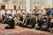 
حضور مخبر و وحیدی در نماز جماعت حرم شاهچراغ(ع)
