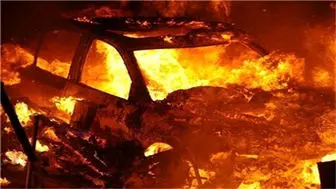 آتش زدن ماشین میلیاردی در بوشهر توسط دو موتور سوار/ فیلم