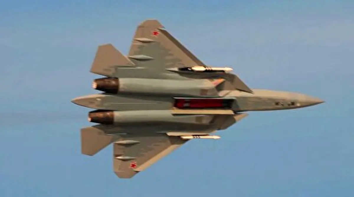  قدرت نمایی جنگنده‌ تمرینی ایران در آسمان امارات 