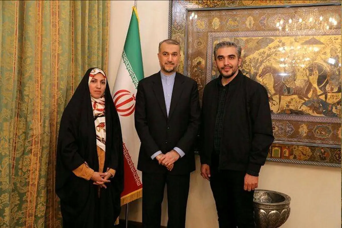 نشست عجیب وزیرخارجه با آمنه ذبیح پور و علی رضوانی