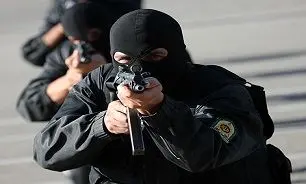 اخاذی از خلافکارها با کلت و لباس نیروی انتظامی