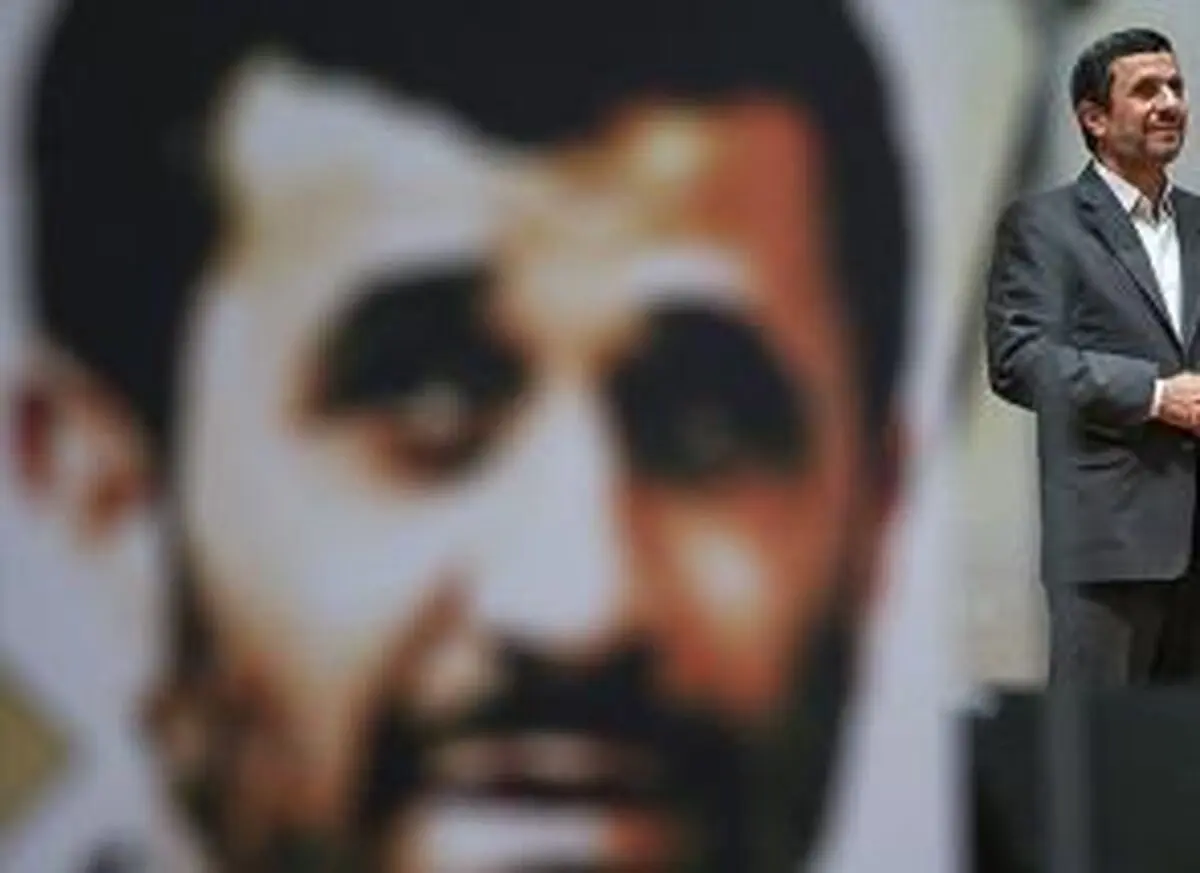 سخنان عجیب احمدی نژاد در مشهد!/آقای احمدی نژاد باید اجازه می‌دادیم دشمن تا همدان و سنندج بیاید؟!