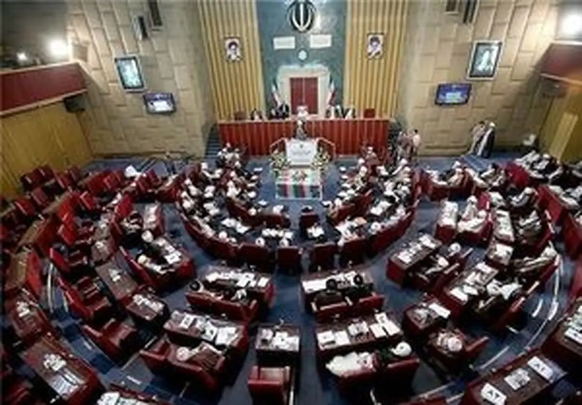 خواستید نکوهش کنید اما ستودید