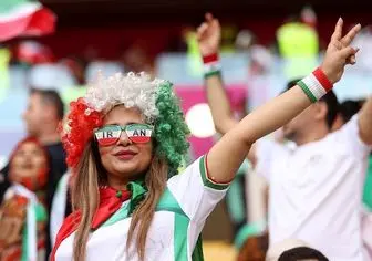 لیدری هوادار زن تیم ملی ایران در خیابان های قطر در جام جهانی+فیلم
