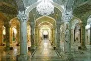 غبارروبی صحن حضرت زهرا(س) برای پذیرایی از زائران اربعین/ تصاویر