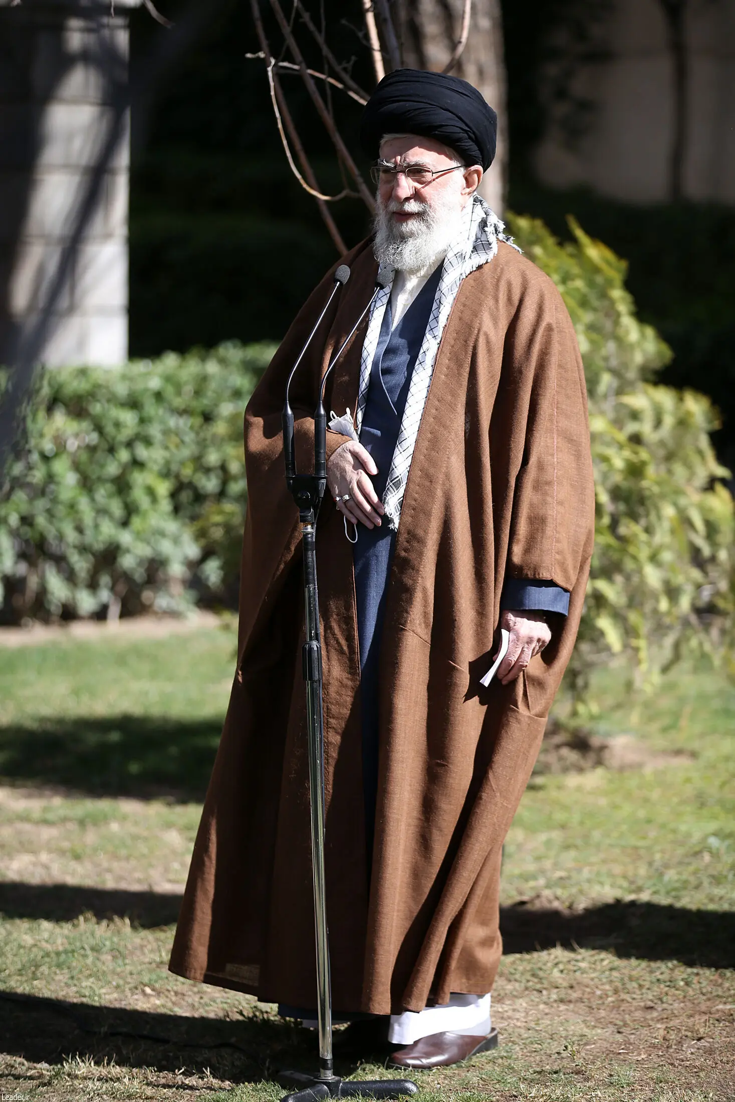 رهبر معظم انقلاب به مناسبت روز دختکاری نهال کاشتند/گزارش تصویری