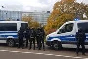 ورود خودرو به میان جمعیت در آلمان