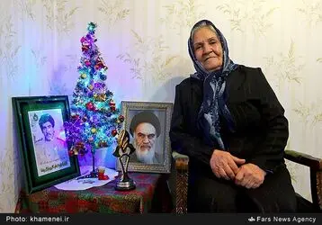 دیدار رهبر انقلاب اسلامی با خانواده‌ شهید آشوری