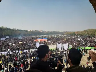  تجمع کشاورزان و مردم اصفهان در اعتراض به خشکی زاینده‌رود کنار پل خواجو+تصاویر