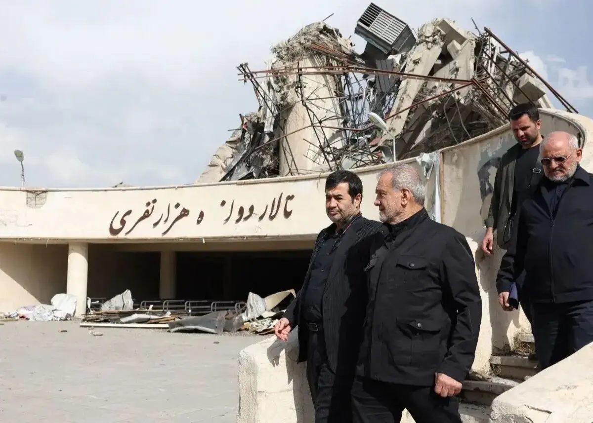 رئیس‌جمهور پزشکیان  از حملات به ورزشگاه آزادی بازدید کرد
