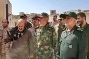 حضور وزیردفاع میان مدافعان حرم در حلب