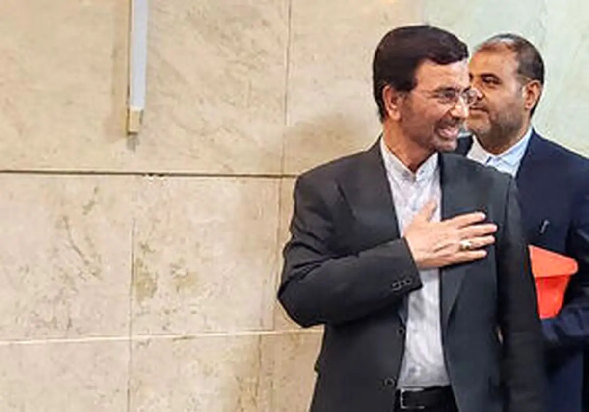 فداحسین مالکی در انتخابات ثبت نام کرد