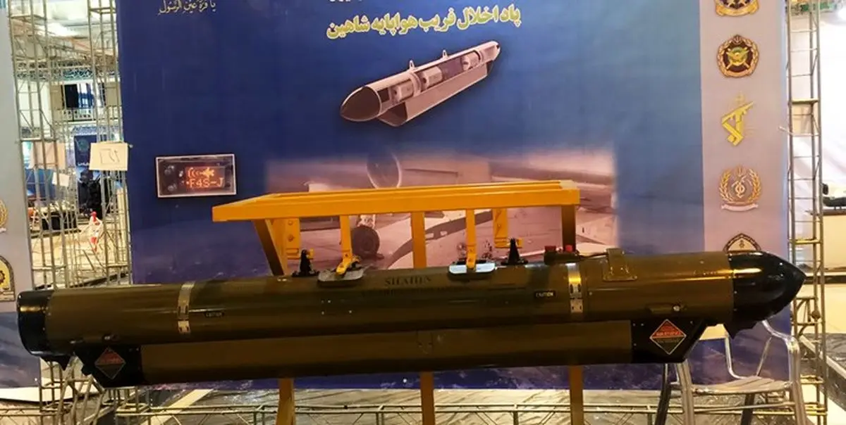 نمایش موشک «اخگر» و اخلالگر «شاهین» برای اولین بار+ عکس