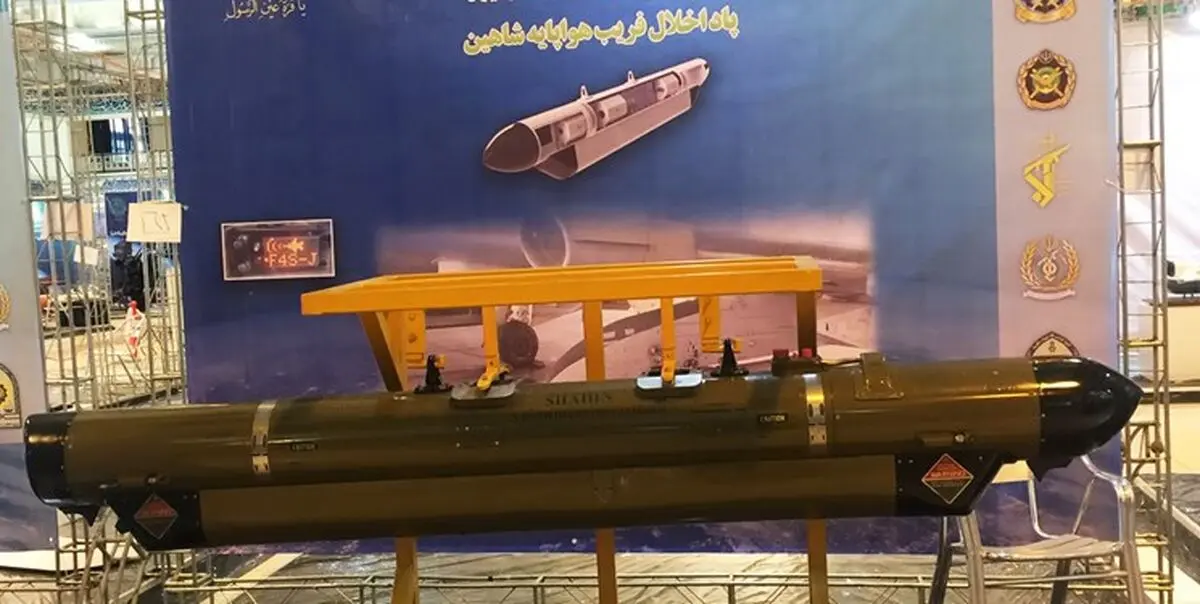 نمایش موشک «اخگر» و اخلالگر «شاهین» برای اولین بار+ عکس
