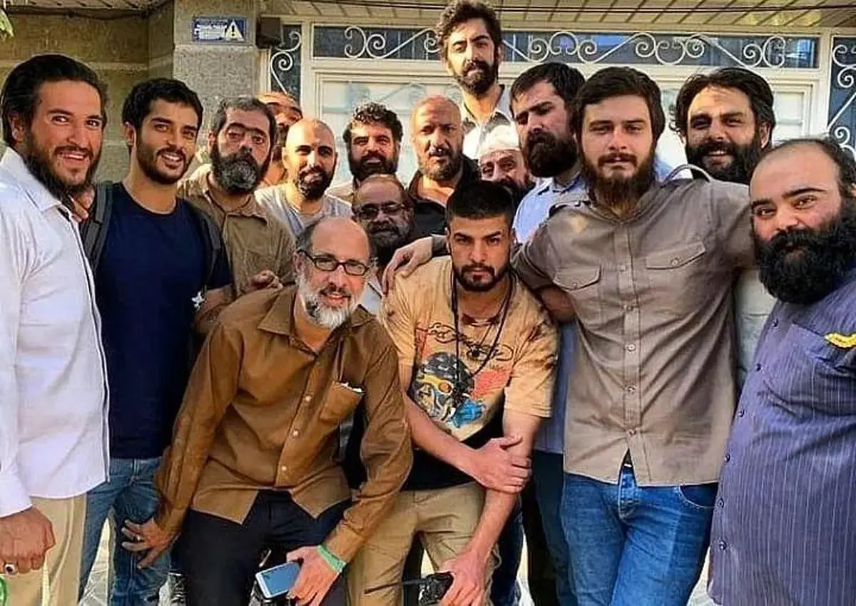 سیدرضا حسینی در کنار عوامل گشت ارشاد /عکس