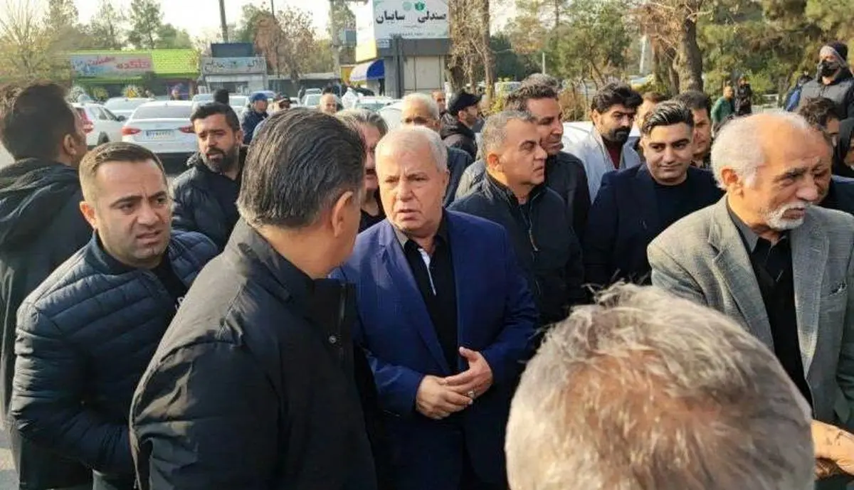 ستارههای فوتبال ایران در مراسم خاکسپاری پروین+عکس
