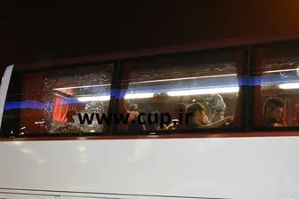 شیشه اتوبوس کره ای ها شکست + عکس