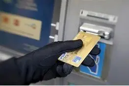
دزد حرفه‌ای به بهانه کمک به سالمندان کارت های بانکی آنها را سرقت می‌کرد 