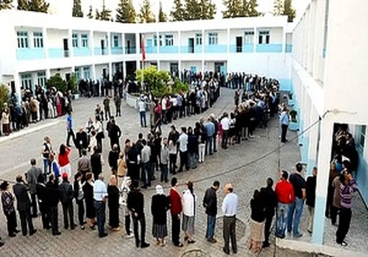 انتخابات تونس به تعویق افتاد