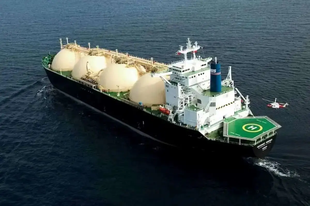 2 تانکر گاز از تنگه هرمز با موفقیت عبور کرد