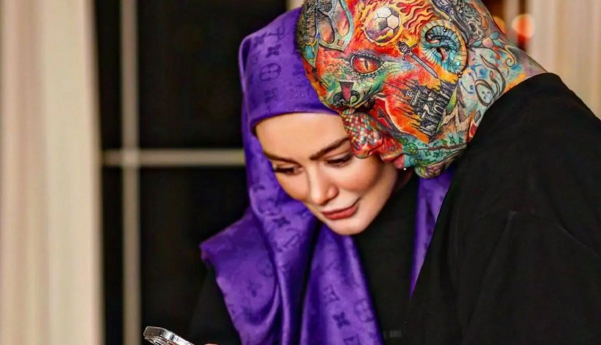 سر و وضع سحر قریشی در حال رخت شستن در تشت