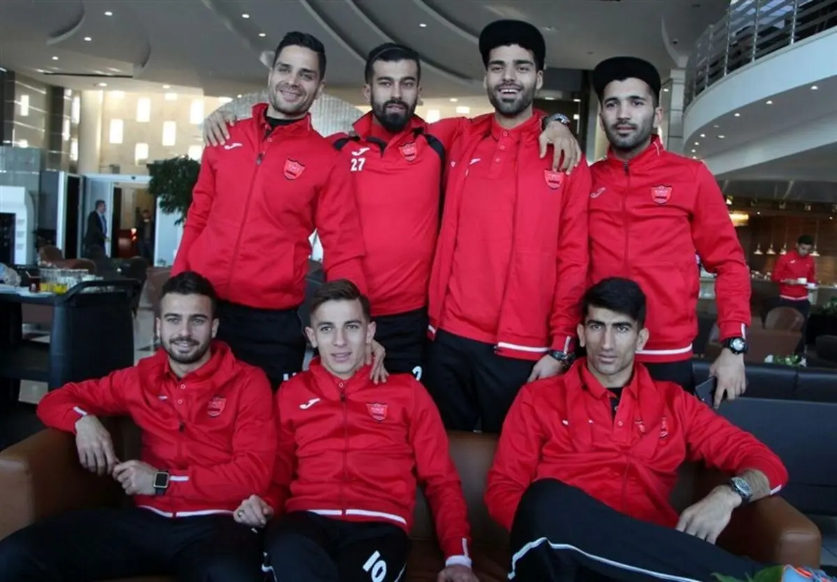 پرسپولیس با ۴۰ نفر عازم عمان شد/ عکس