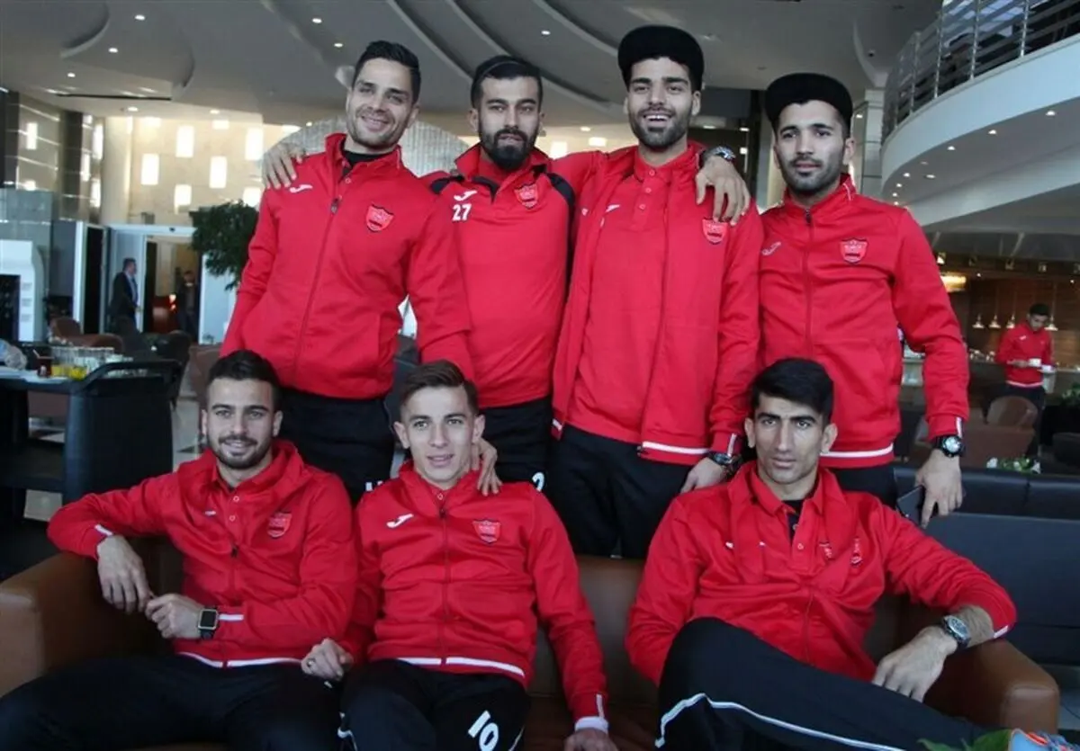 پرسپولیس با ۴۰ نفر عازم عمان شد/ عکس