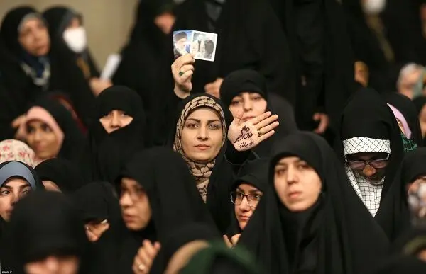 دیدار مداحان و شاعران اهل بیت‌(ع) با مقام معظم رهبری/گزارش تصویری
