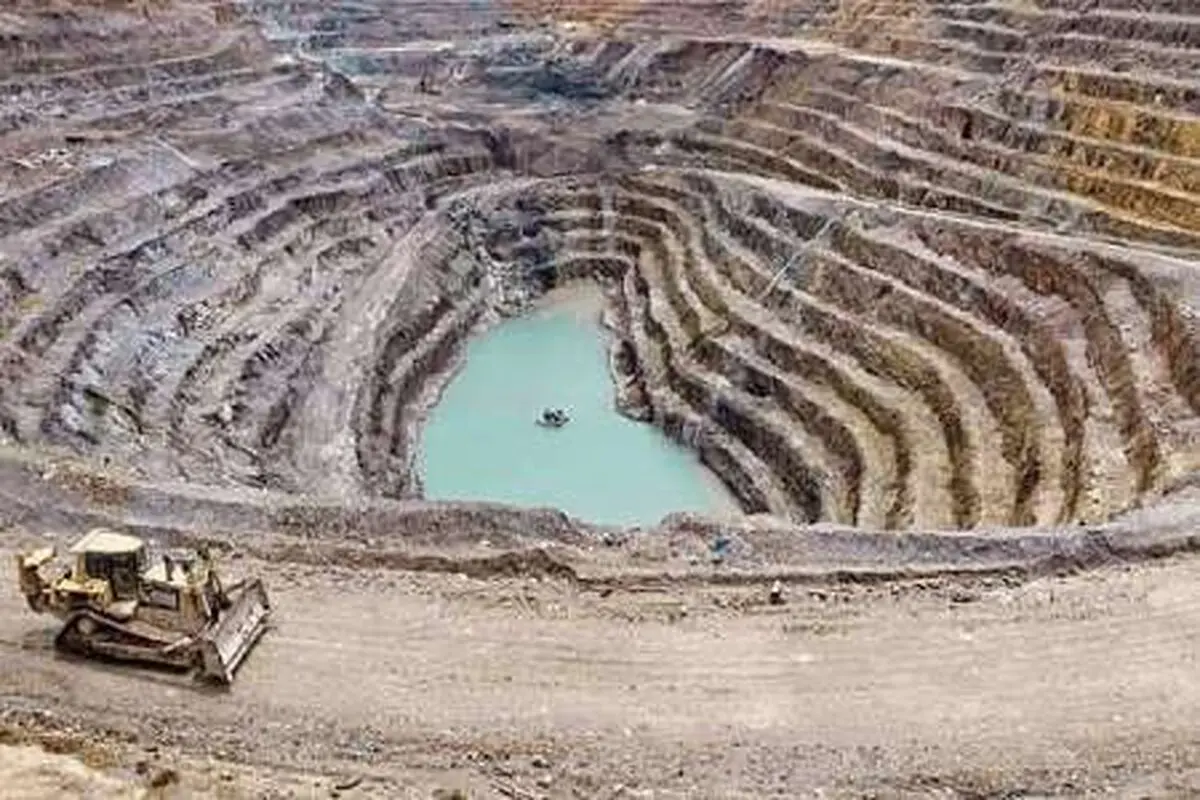پای معادن سالخورده ایران لب گور است