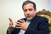 خدمت‌رسانی عراقچی به زائران حرم رضوی
